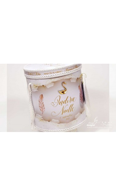Trusou botez alb cu auriu deosebit de elegant cu lebade gold si broderie customizata Gold Swan 8